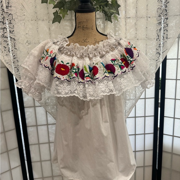 Mexican Short Sleeve Floral Embroidered Ruffle Neckline Blouse Women’s Size L - Picture 4 of 15